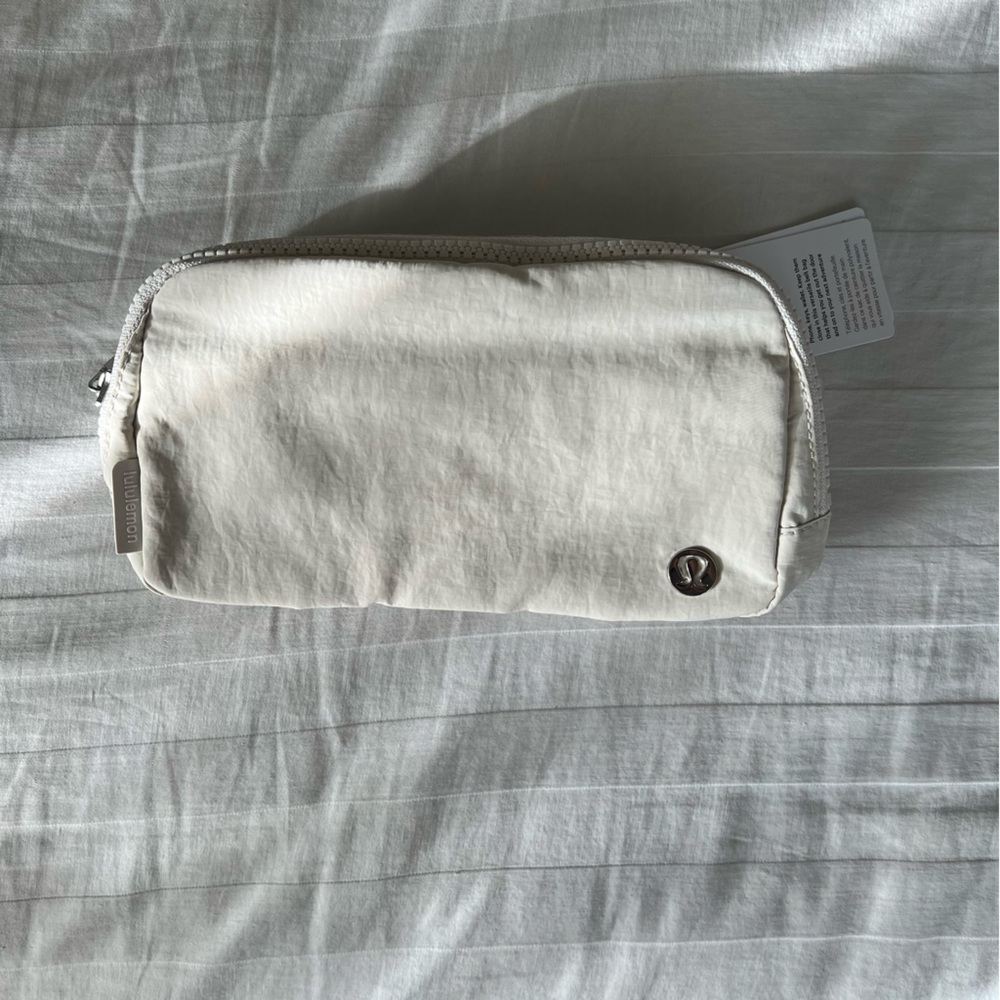 Lululemon white opal everywhere belt bag extended strap